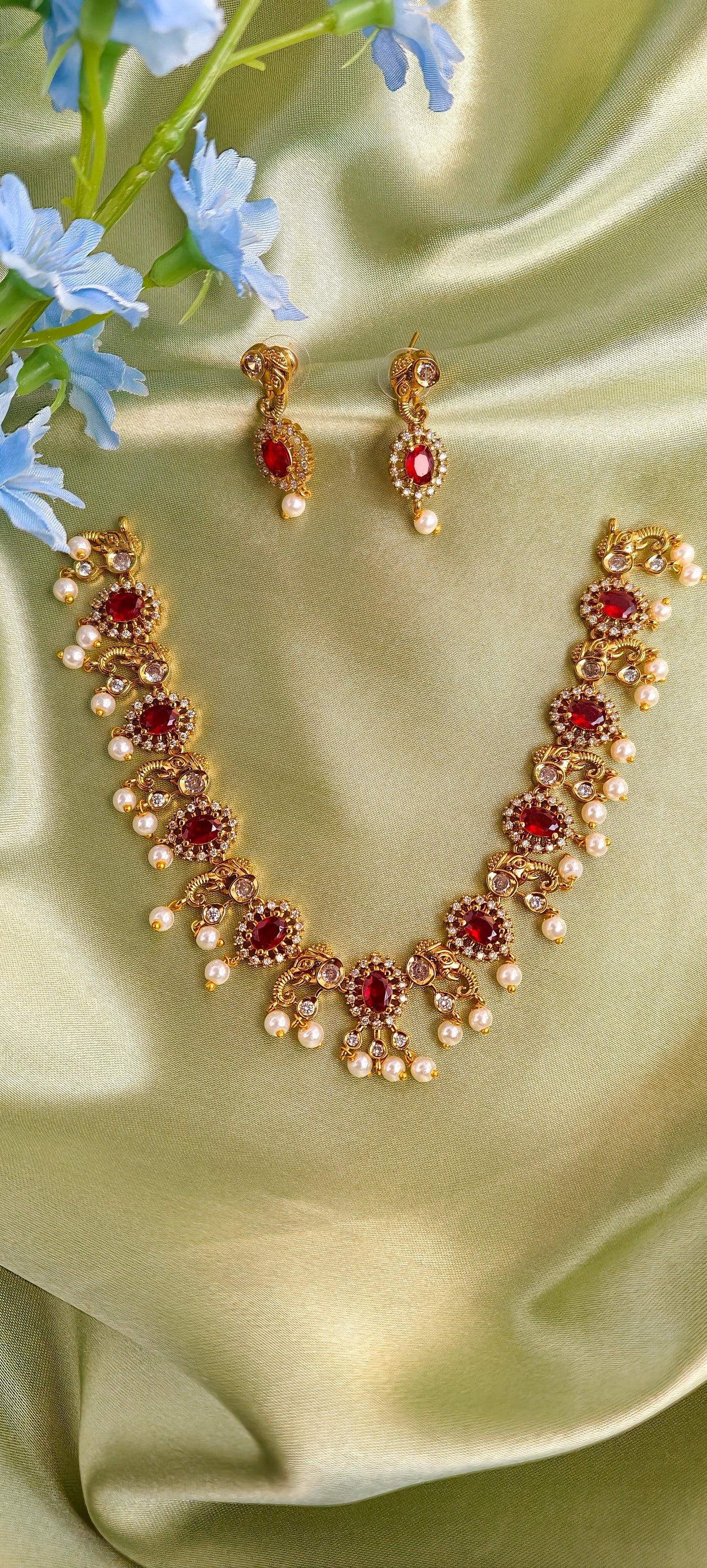 Daisy Stone Necklace Set