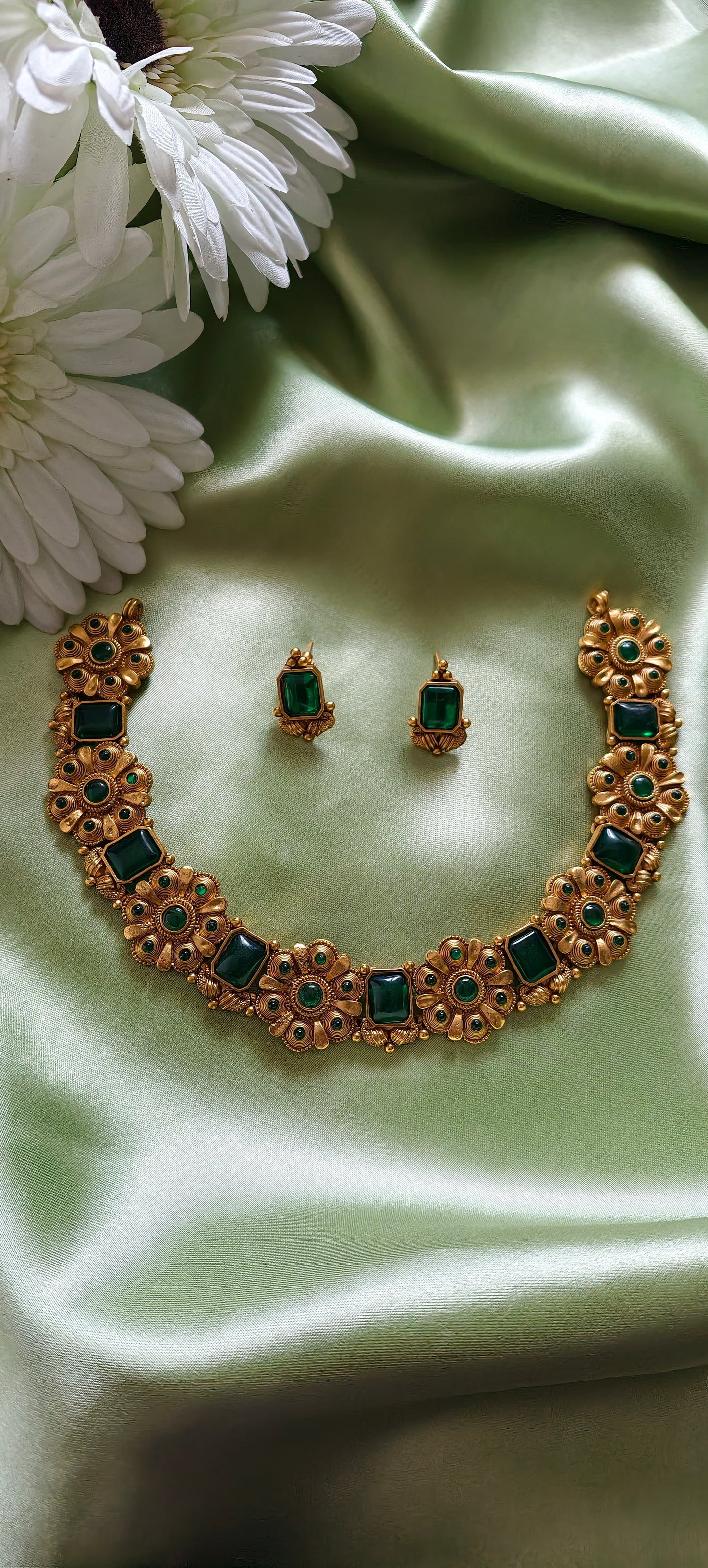 Dhamini Kemp Necklace Set