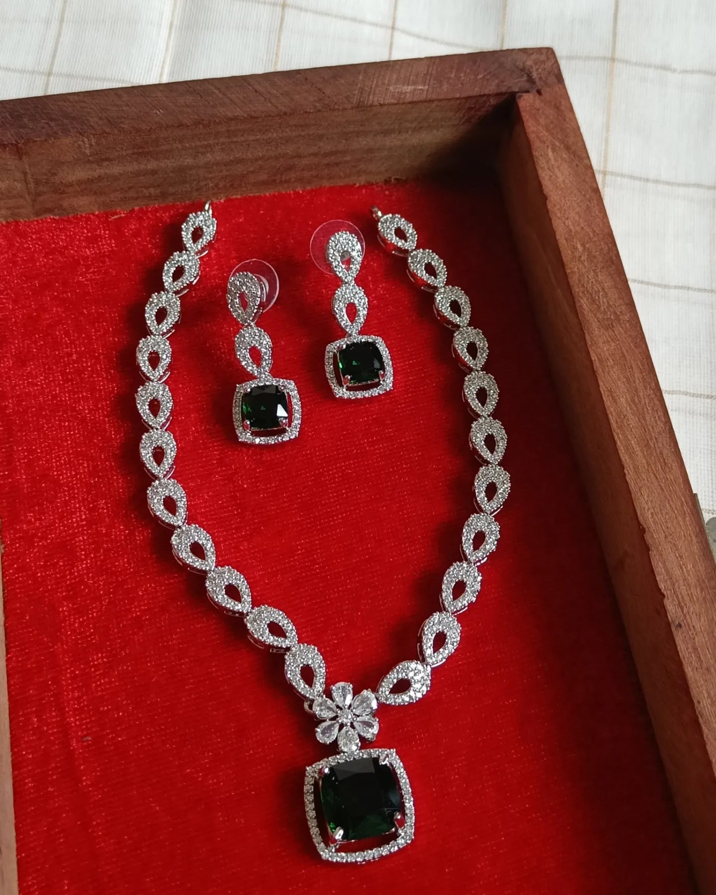 Emerald Diamond Set