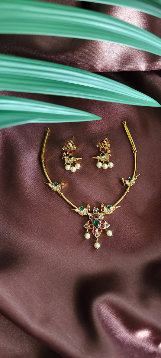Sarikah Hasli Stone Necklace